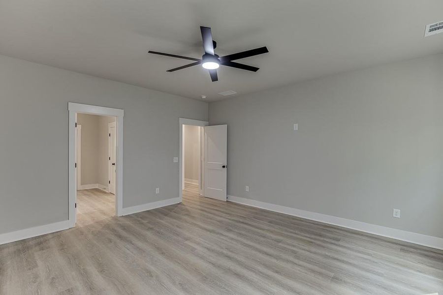 Spacious, unfurnished interior of a new home in , Jefferson (Image 40).