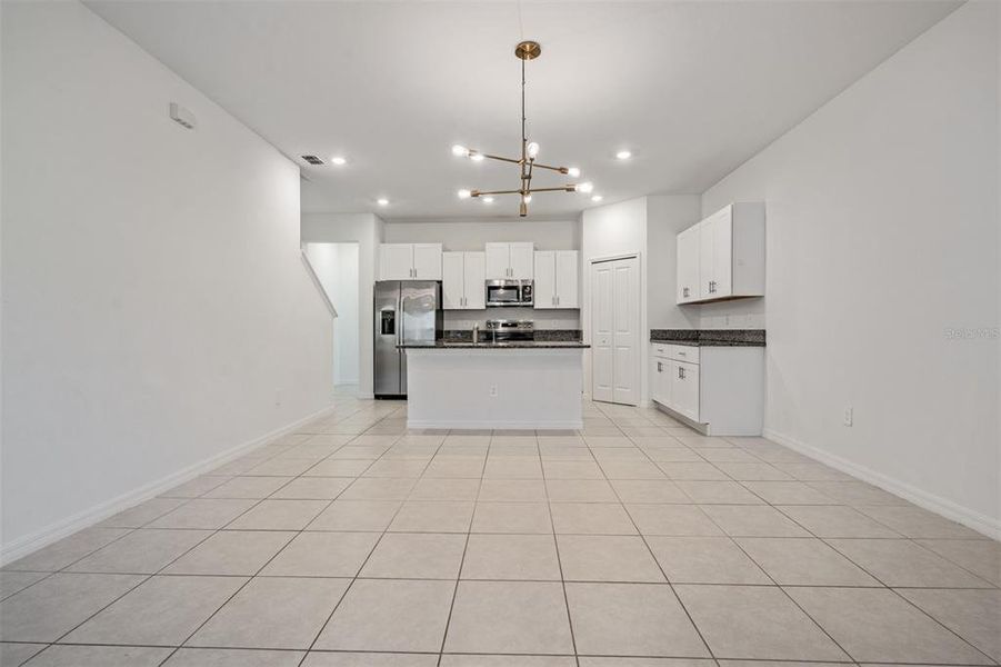 Spacious, unfurnished interior of a new home in , Tampa (Image 37).