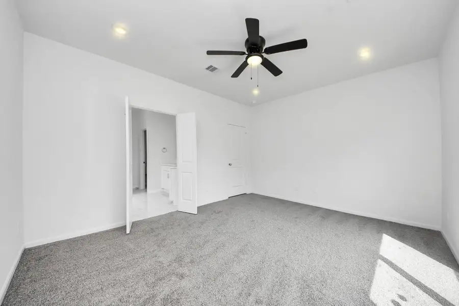 Spacious, unfurnished interior of a new home in , Houston (Image 22).