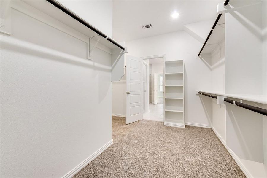 Spacious, unfurnished interior of a new home in Sutton Fields, Celina (Image 21).