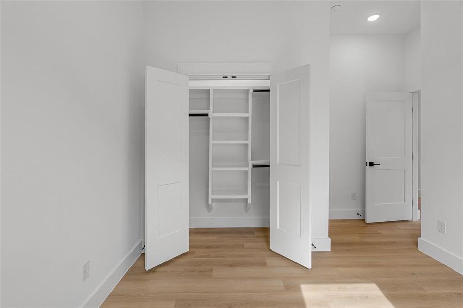 Spacious, unfurnished interior of a new home in , Granbury (Image 21).