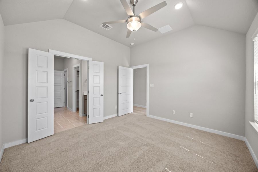 Spacious, unfurnished interior of a new home in Lakeside at Tessera, Lago Vista (Image 32).