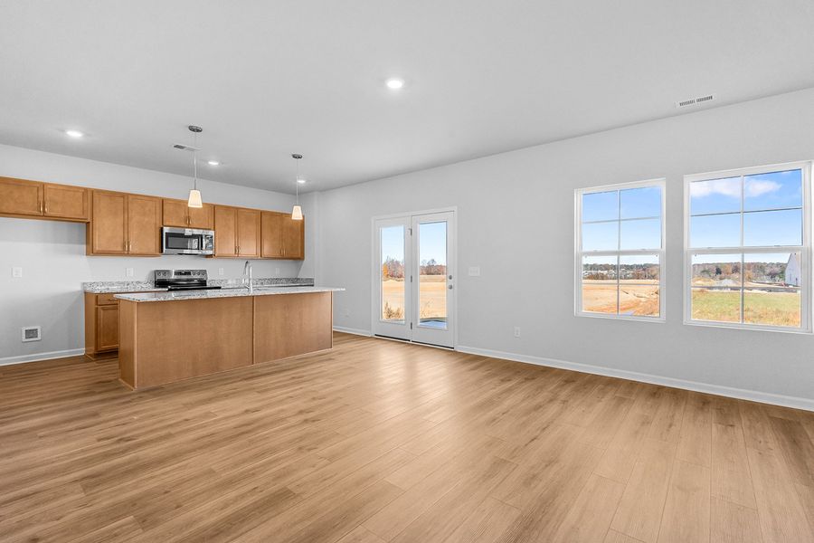 Spacious, unfurnished interior of a new home in Fieldstone, Lexington (Image 20).