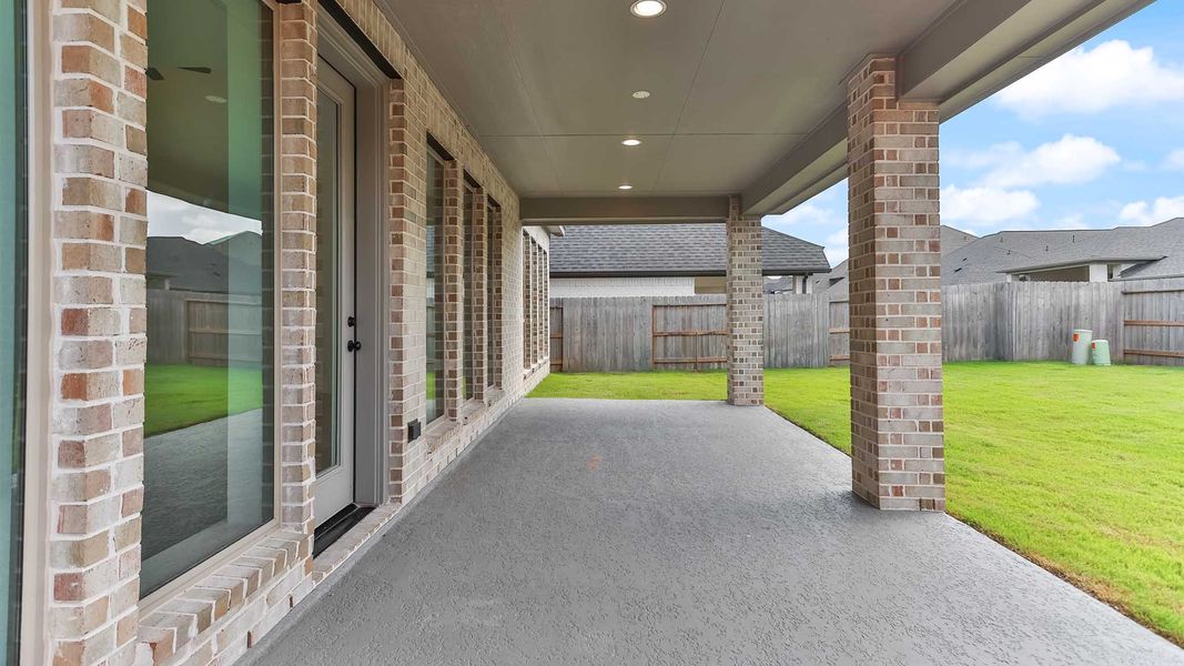 Exterior details and patio area of a home in Grange, Katy (Image 3).