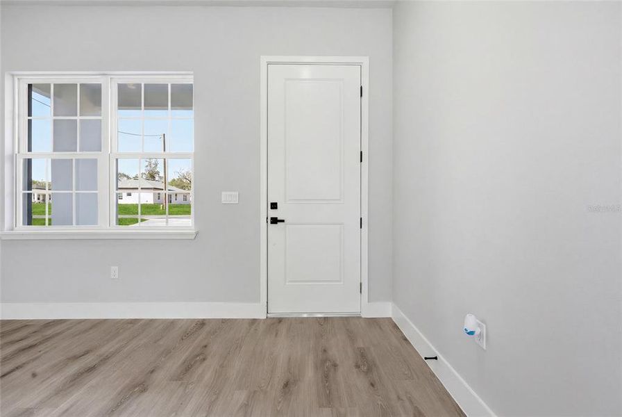 Spacious, unfurnished interior of a new home in , Ocala (Image 31).