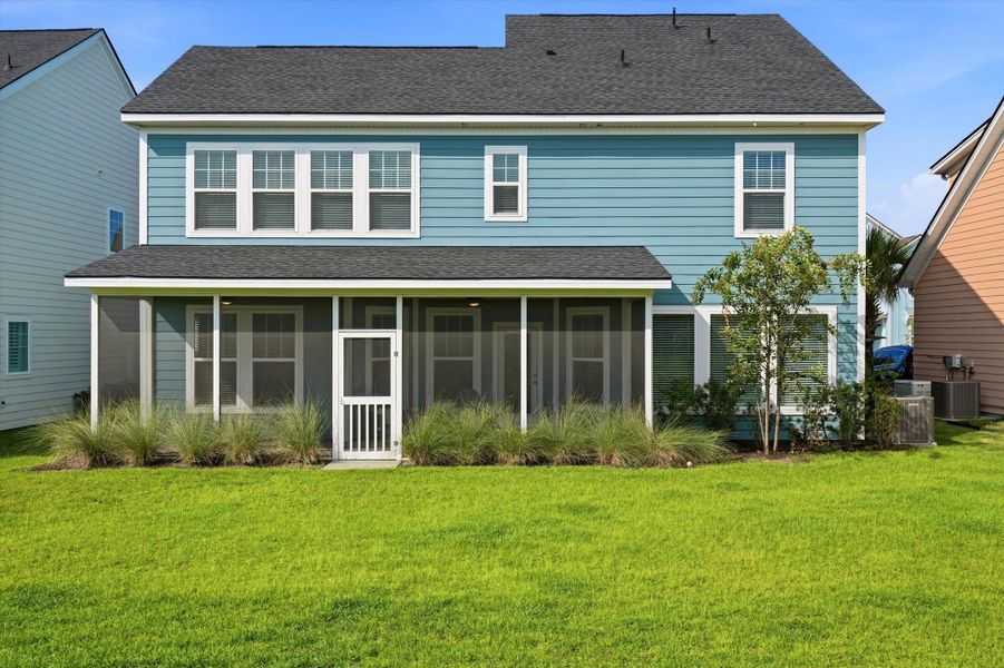 Exterior details and patio area of a home in Nexton - Midtown - The Village Collection, Summerville (Image 24).