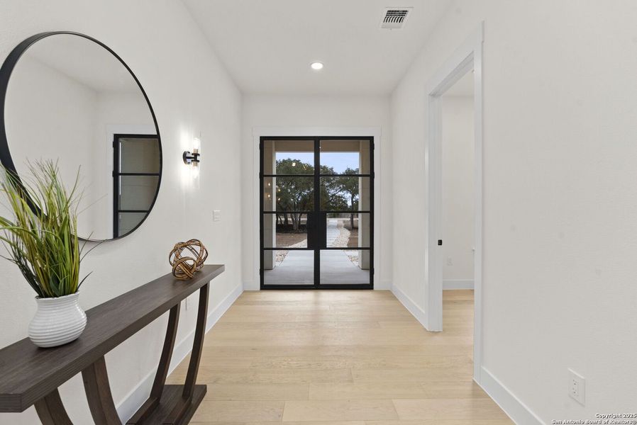 Furnished interior view inside a new home in , Bandera (Image 27).