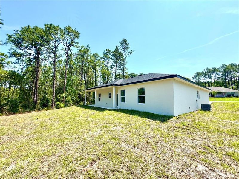 Exterior details and patio area of a home in , Citrus Springs (Image 18).