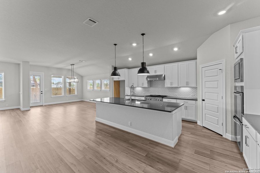 Furnished interior view inside a new home in Davis Ranch 60', San Antonio (Image 10). Furnished interior view inside a new home in Davis Ranch 60', San Antonio (Image 10).