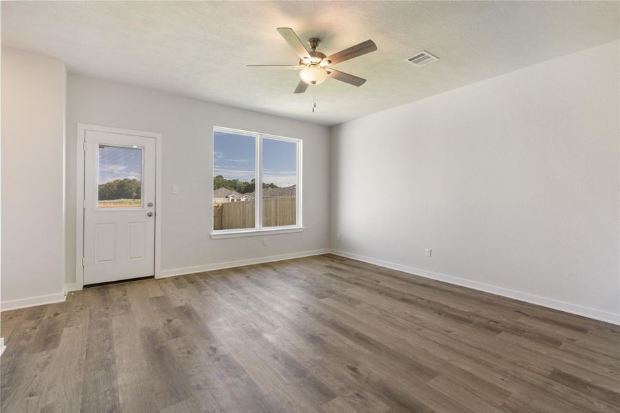 Spacious, unfurnished interior of a new home in Rockbridge East, Huntsville (Image 22).