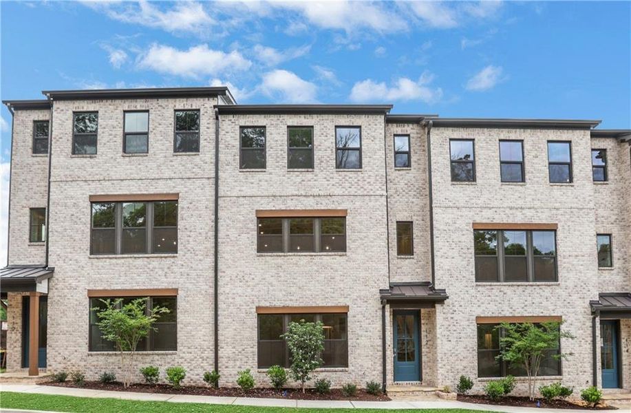 Condo located in Roswell, GA showcasing its design and architecture (Image 3).