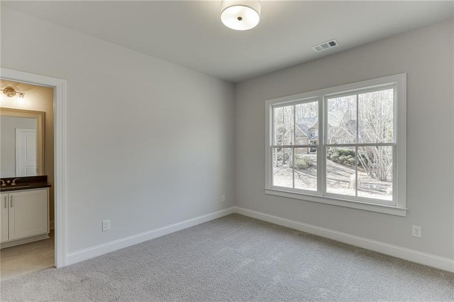 Spacious, unfurnished interior of a new home in , Bishop (Image 40).