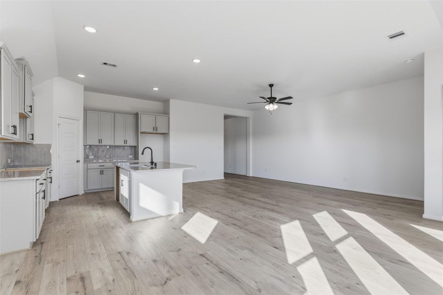 Spacious, unfurnished interior of a new home in Creekhaven, Iowa Colony (Image 18).