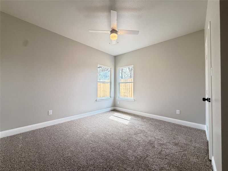 Unfurnished room with carpet and a ceiling fan