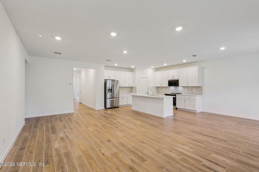Spacious, unfurnished interior of a new home in Colbert Landings, Palm Coast (Image 14).