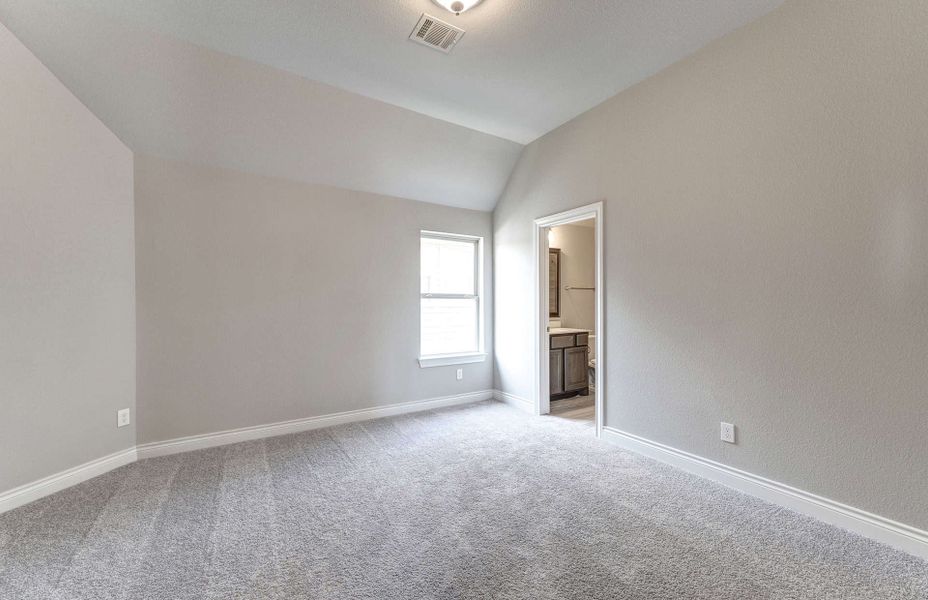 Spacious, unfurnished interior of a new home in Artavia 70′, Conroe (Image 39).