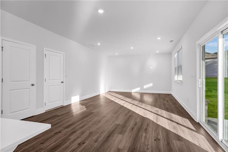 Spacious, unfurnished interior of a new home in Shadow Creek, Jackson (Image 14).
