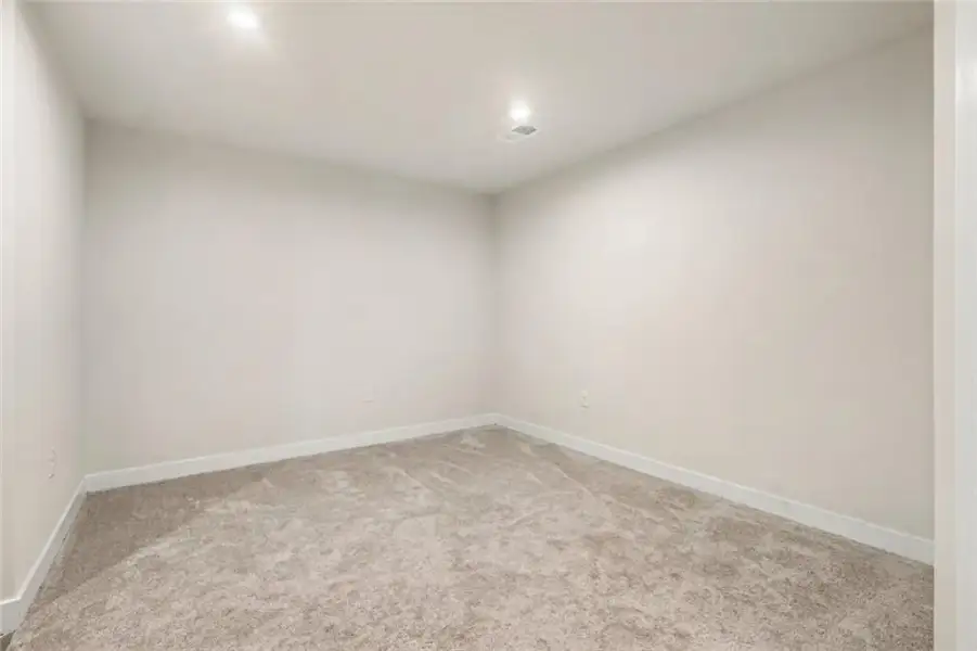 Spacious, unfurnished interior of a new home in , Lawrenceville (Image 40).