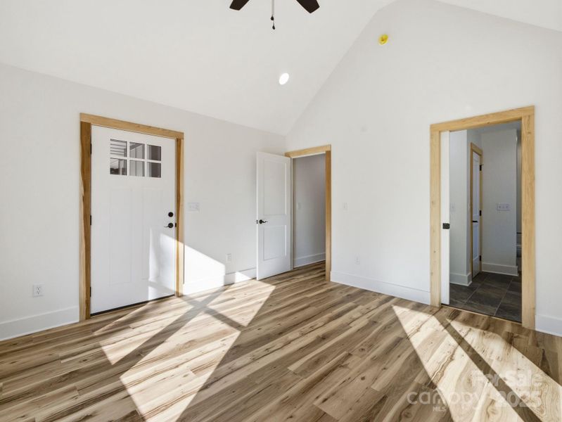 Spacious, unfurnished interior of a new home in , Nebo (Image 34).