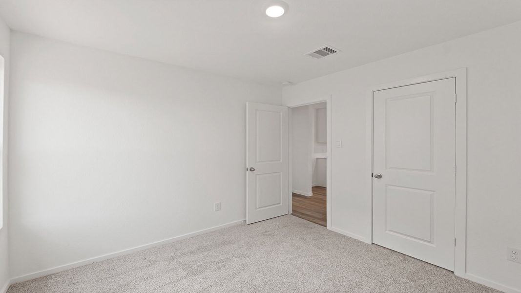 Representative unfurnished interior of a home built from the Plan by D.R. Horton in Lexington Heights, Willis (Image 28).