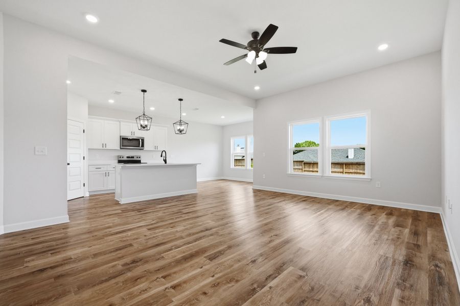 Spacious, unfurnished interior of a new home in Barton's Bend, Crestview (Image 44).