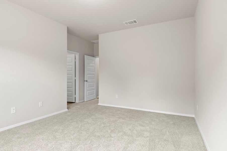 Spacious, unfurnished interior of a new home in Cloverleaf, Austin (Image 27).