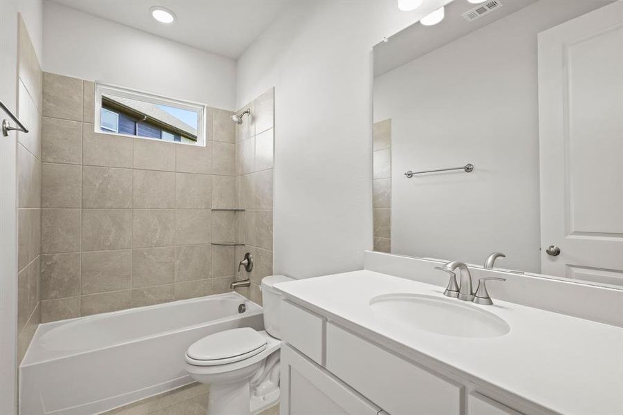 Furnished interior view inside a new home in Lyons Crest Estates, Garland (Image 5). Furnished interior view inside a new home in Lyons Crest Estates, Garland (Image 5).