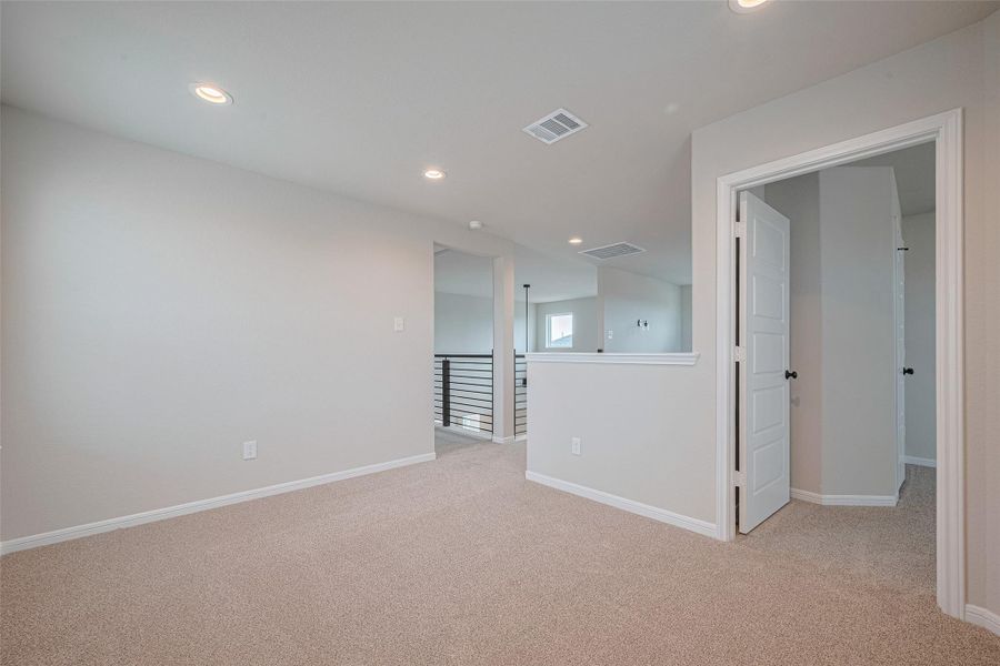 Spacious, unfurnished interior of a new home in La Segarra, Brookshire (Image 21).