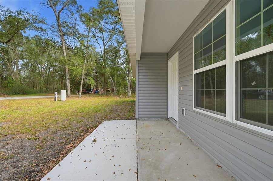 Exterior details and patio area of a home in , Ocklawaha (Image 23).