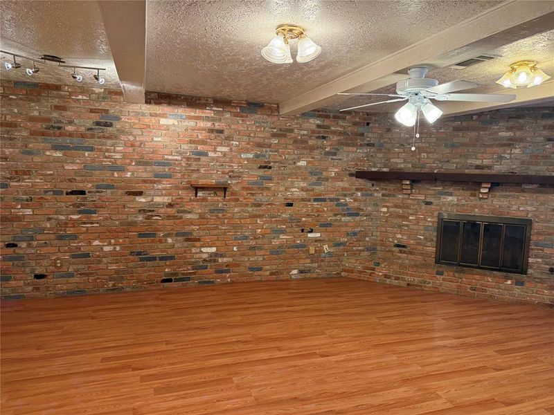 Spacious, unfurnished interior of a new home in , Whitney (Image 14).