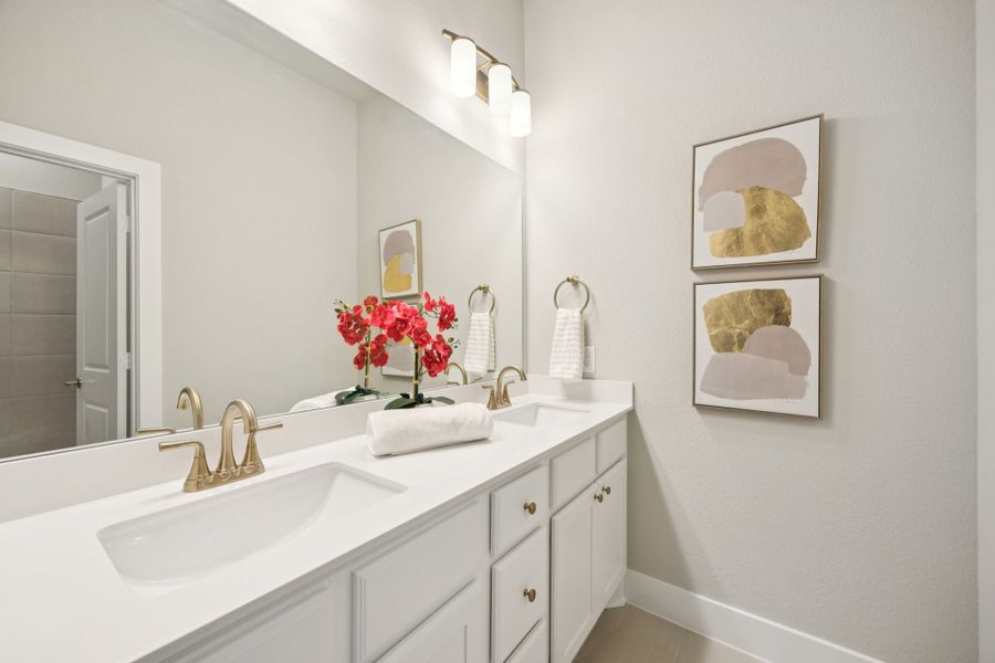 Representative furnished interior of a home built from the Belmont by Centre Living Homes in Lakeway Estates, Waxahachie (Image 19).