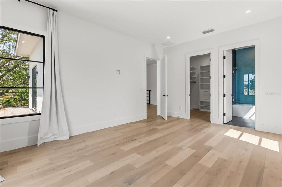 Spacious, unfurnished interior of a new home in , Winter Park (Image 40).