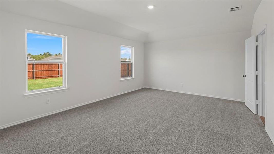 Spacious, unfurnished interior of a new home in Bluff Springs, Ferris (Image 20).