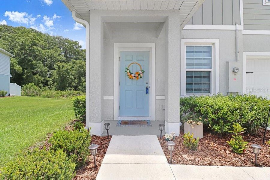 Exterior details and patio area of a home in , New Port Richey (Image 3).