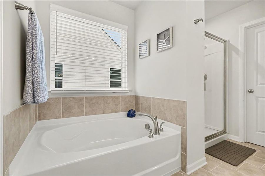 Furnished interior view inside a new home in Old Lost Mountain Estates, Powder Springs (Image 15).