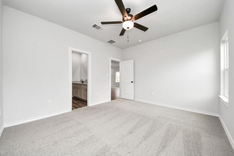 Spacious, unfurnished interior of a new home in The Enclave at Spring Branch, Montgomery (Image 31).