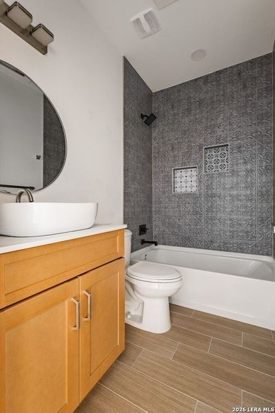 Furnished interior view inside a new home in , Eagle Pass (Image 6).