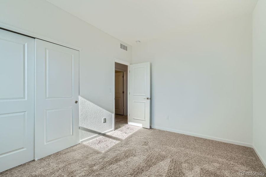 Spacious, unfurnished interior of a new home in Wolf Creek Run, Strasburg (Image 16).