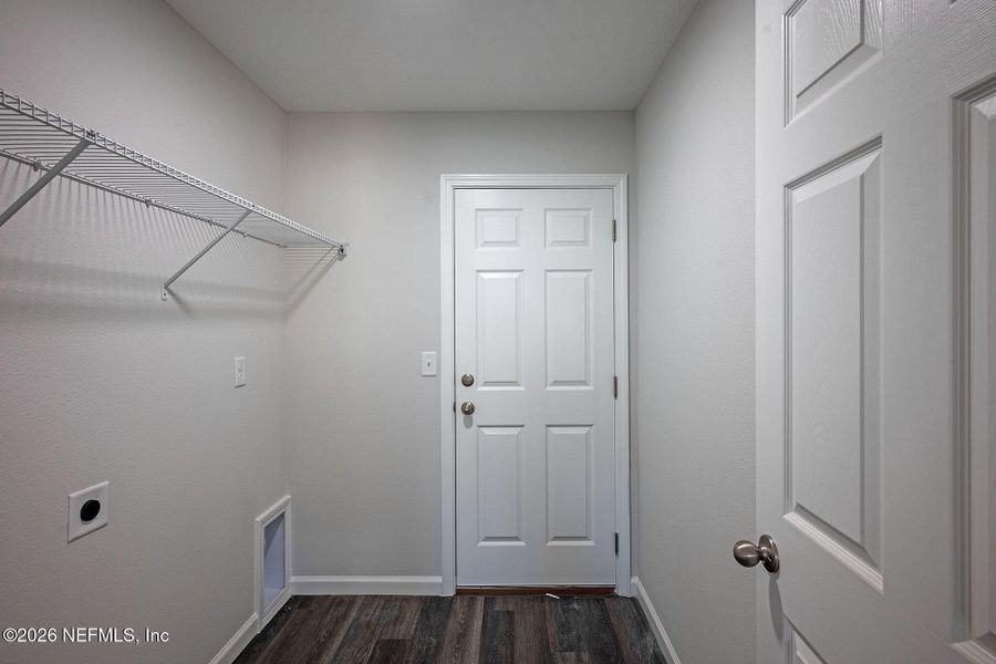 Spacious, unfurnished interior of a new home in , Jacksonville (Image 18).