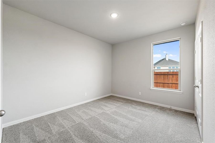 Spacious, unfurnished interior of a new home in Waterford Park, Weatherford (Image 23).