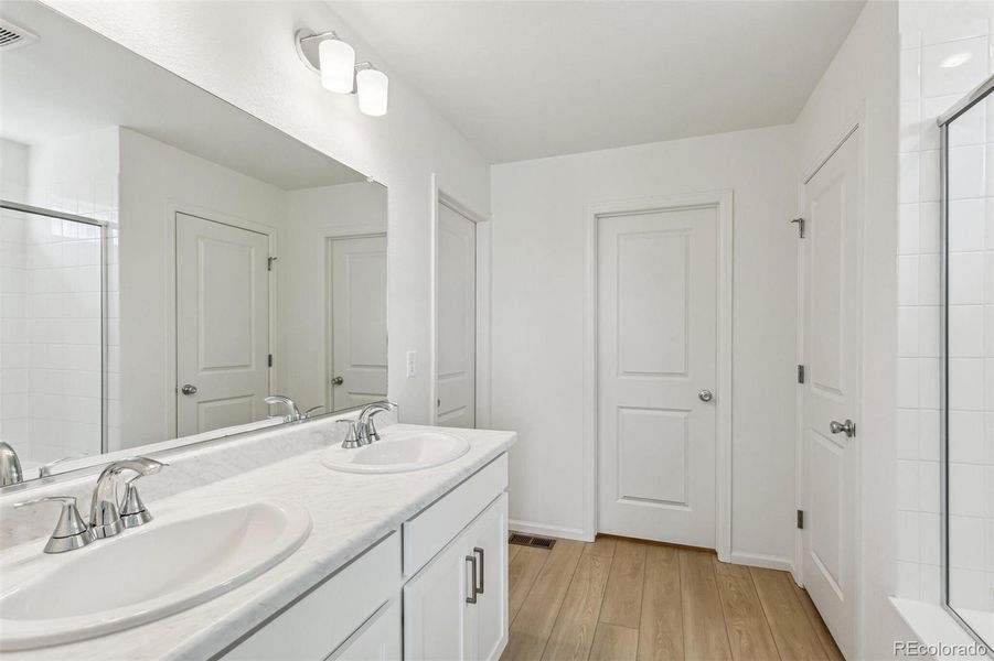 Furnished interior view inside a new home in Turnberry, Commerce City (Image 6).