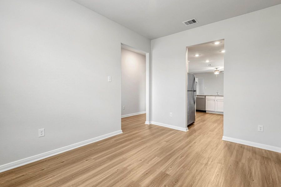 Spacious, unfurnished interior of a new home in Freeman Ranch, Katy (Image 9).