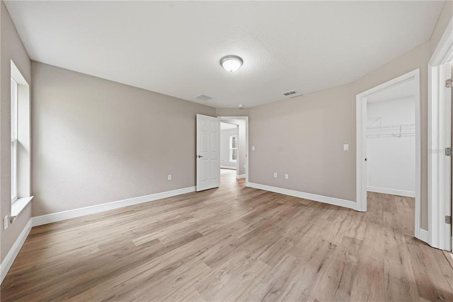 Spacious, unfurnished interior of a new home in , Citrus Springs (Image 17).
