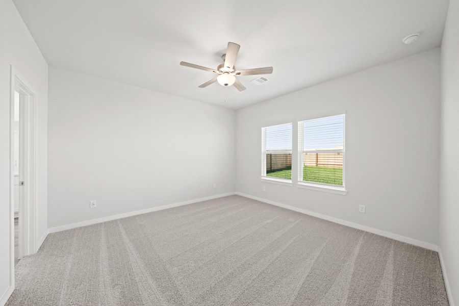 Spacious, unfurnished interior of a new home in Paloma at Sanford Farms, Waller (Image 16).