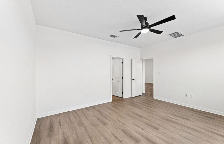 Spacious, unfurnished interior of a new home in Kuempel Farms, Pflugerville (Image 40).