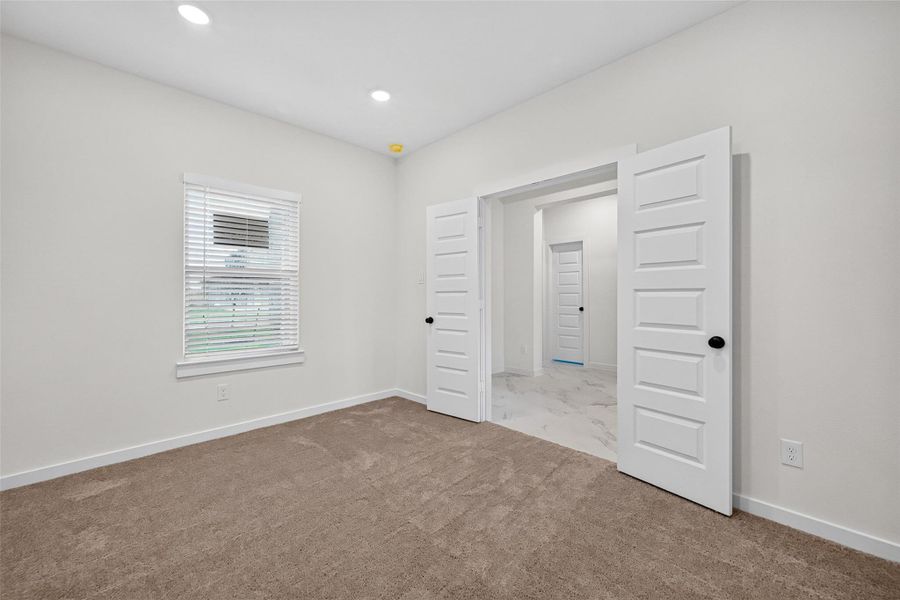 Spacious, unfurnished interior of a new home in Foxtail Palms, Manvel (Image 43).