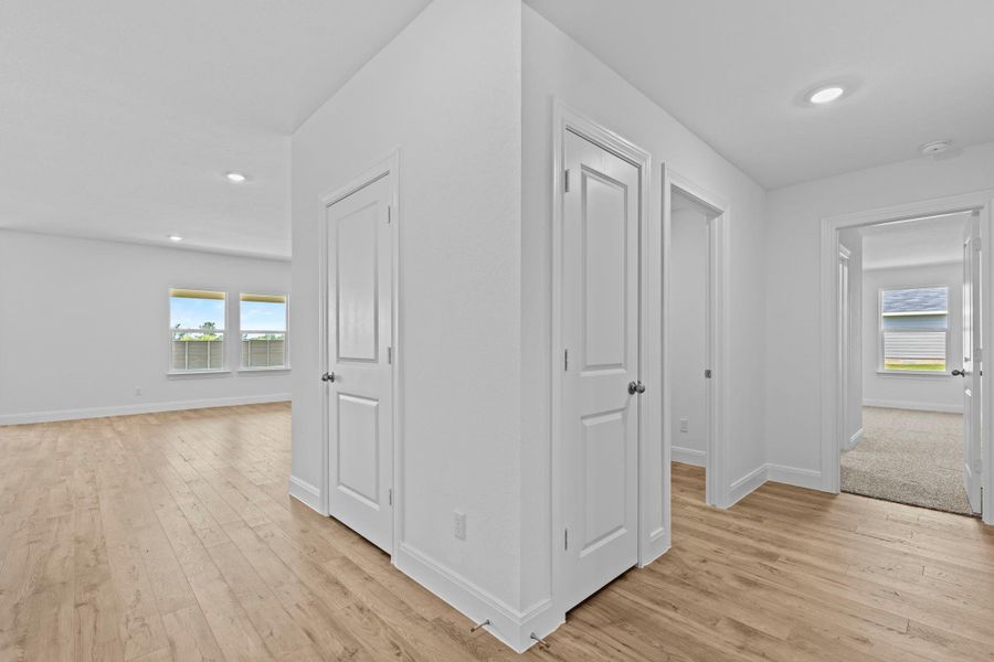 Spacious, unfurnished interior of a new home in Railhead, Cedar Creek (Image 19).