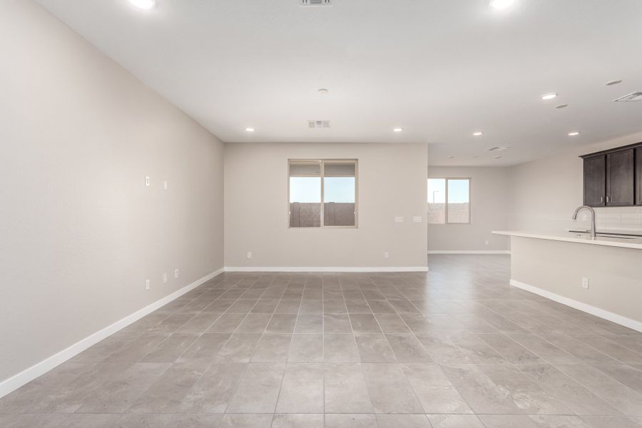 Spacious, unfurnished interior of a new home in Wildera, San Tan Valley (Image 6).