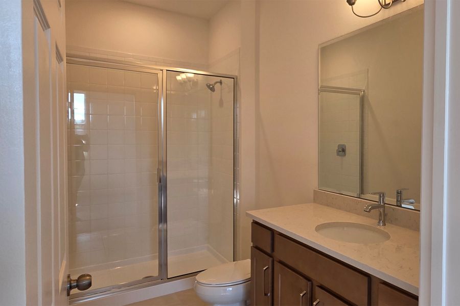Comfortable and Functional Bathroom in Central Florida House