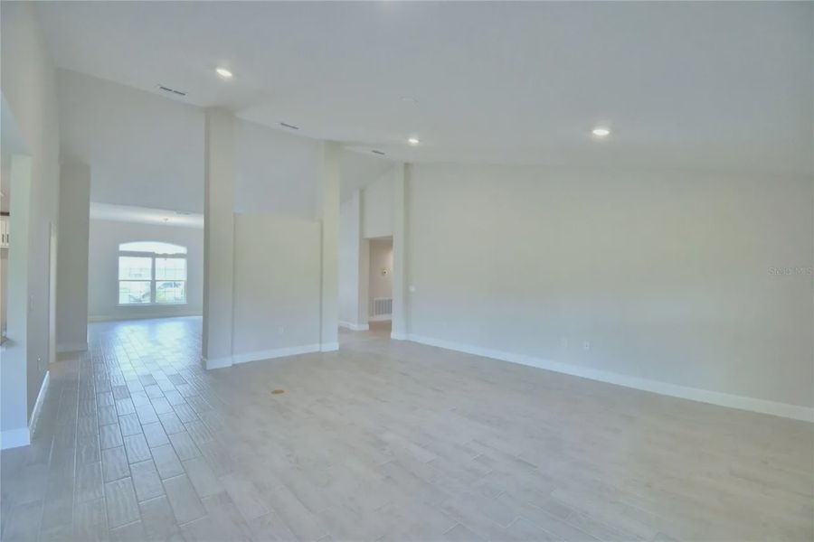 Spacious, unfurnished interior of a new home in Lake Juliana Estates, Auburndale (Image 25).